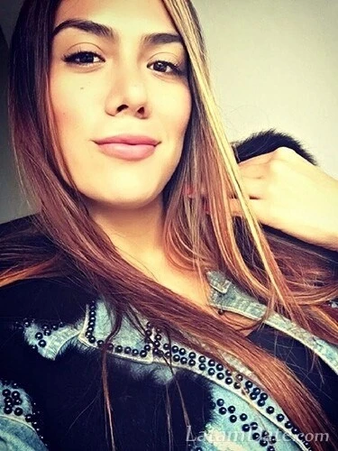 Stepha, 32