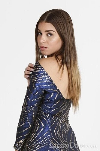 Yiviana, 27