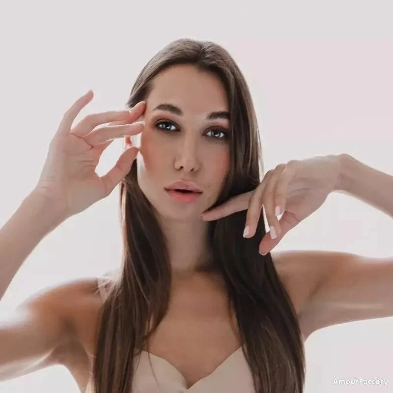 Elena, 30