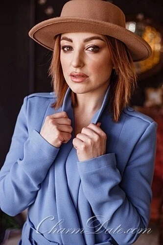 Anna, 32