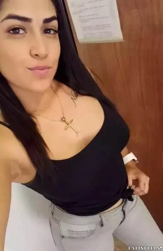 Rosa, 24